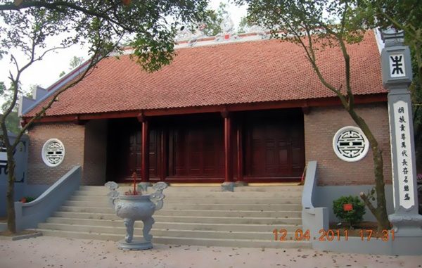 Cot dong tru da nha tho