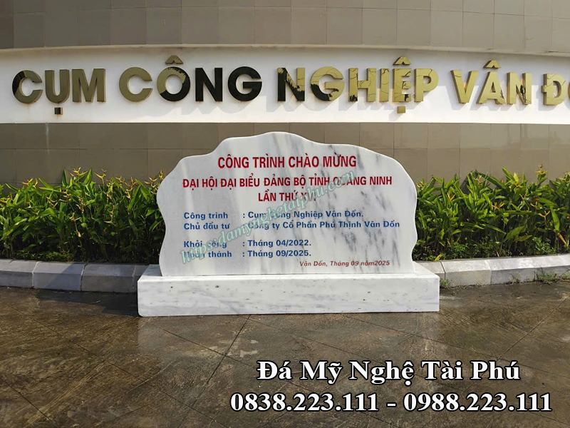 Biển hiệu đá trắng, bia đá trắng, biểu hiệu chào mừng đá