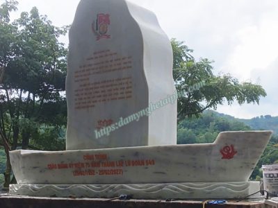 Lắp đặt bia đá trắng tại Hòa Bình